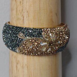 Very Pretty 7.75 Inch Glass Flower Bangle